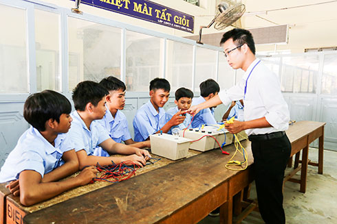 Học viên học nghề tại Trường Trung cấp Nghề Ninh Hòa. Ảnh: Phúc Hiếu