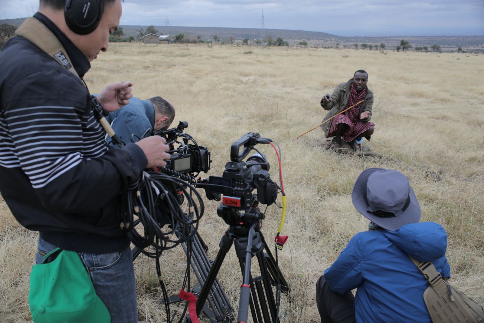 Đoàn làm phim ở châu Phi. Ảnh: NSX