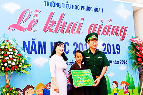 Nâng bước em tới trường