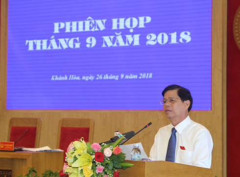 Ông Nguyễn Tấn Tuân phát biểu khai mạc phiên họp