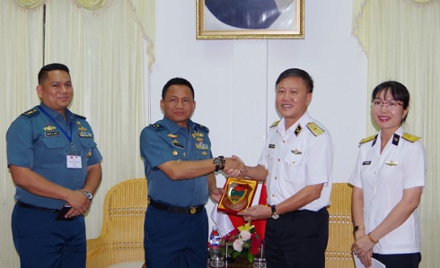 Đoàn sĩ quan Hải quân Indonesia thăm Học viện Hải quân