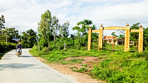 Địa điểm núi Ông Tây ở làng Phú Sơn.