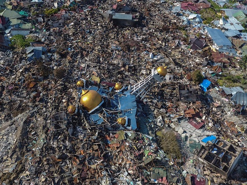 Khung cảnh đổ nát tại thành phố Palu nhìn từ trên cao sau thảm họa động đất, sóng thần ngày 28/9. Ảnh: Reuters.