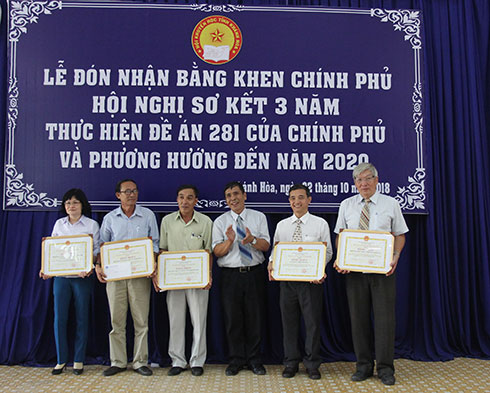 Các tập thể nhận bằng khen của UBND tỉnh Khánh Hòa.