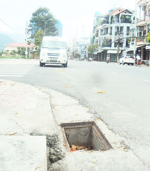 Cần đậy nắp chắn rác