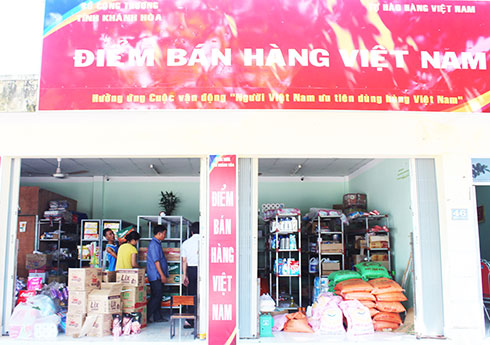 Điểm bán hàng Việt Nam tại Trung tâm Dịch vụ - Thương mại Khánh Vĩnh.