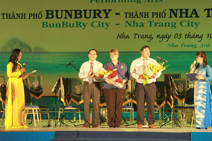 Leaders of Nha Trang offering flowers to representatives of Bunbury band and Nha Trang art troupe