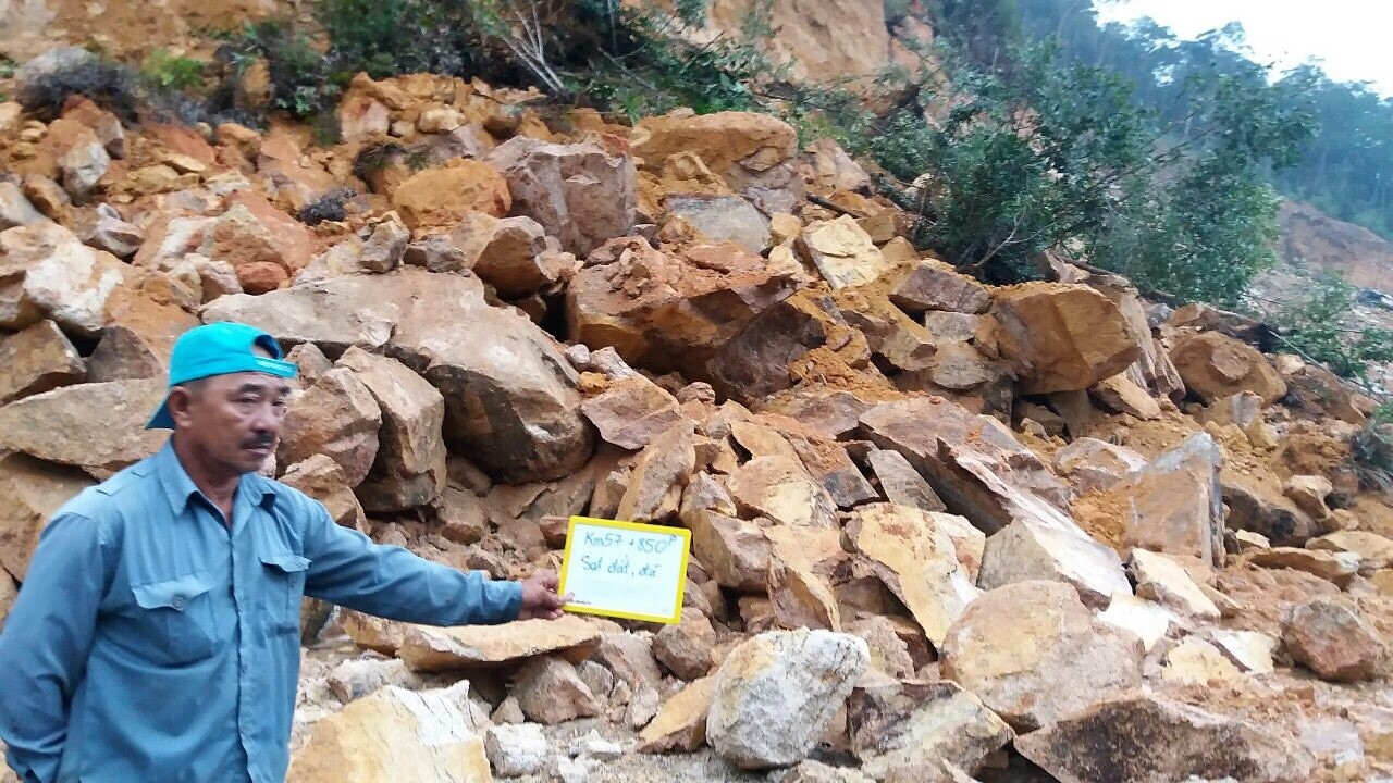 Đường đèo Nha Trang - Đà Lạt sạt lở