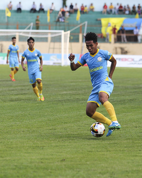 Cầu thủ Nguyễn Hoàng Quốc Chí, Sanna Khánh Hòa-Biển Việt Nam lần đầu tiên được gọi lên đội tuyển