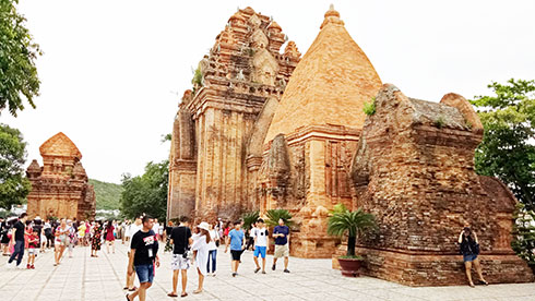 Tháp Bà Ponagar qua Mộc bản triều Nguyễn