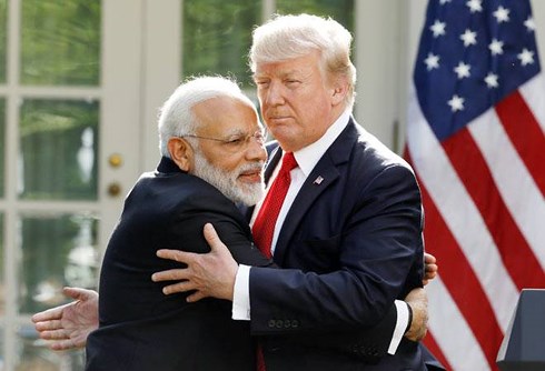 Thủ tướng Ấn Độ Narendra Modi (trái) và Tổng thống Mỹ Donald Trump. (Ảnh: Business Today)
