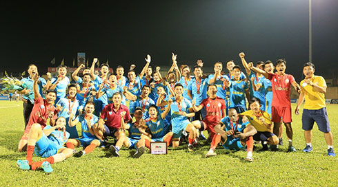 Sanna KH-BVN celebrating their bronze V-League medal