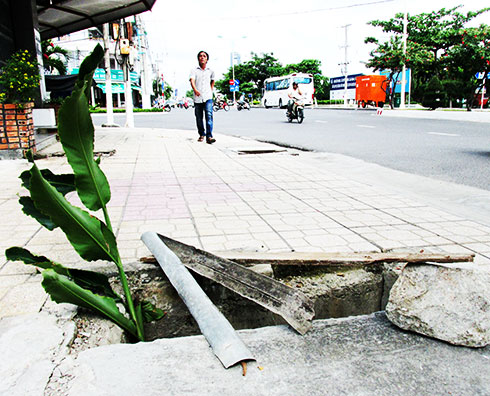 "Bẫy" trên vỉa hè