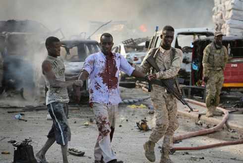 Hiện trường một vụ đánh bom ở Somalia. Ảnh minh họa: AP.