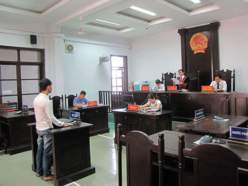 Rình trộm xe còn cắm chìa khóa