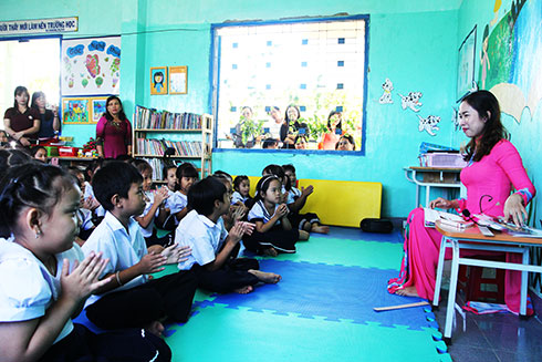 Một tiết đọc ở thư viện tại Trường Tiểu học Vĩnh Phương 1.