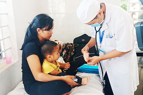 Khánh Sơn: Bệnh tay chân miệng tăng đột biến