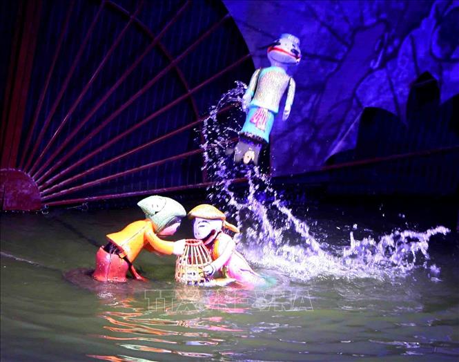Vở rối nước  "Trê - cóc " của Nhà hát múa rối Việt Nam giành Huy chương vàng tại Liên hoan.