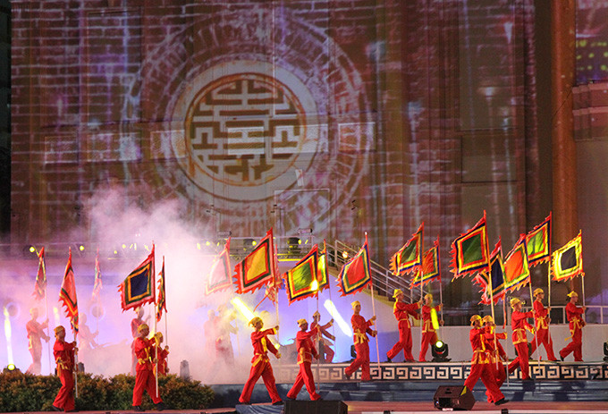 Biểu diễn nghệ thuật trong chương trình Festival Biển 2017