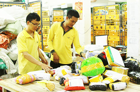 Kiểm soát hàng hóa qua bưu chính