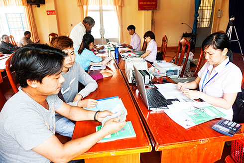 Giải ngân 490 triệu đồng vốn chính sách tại xã Diên Tân