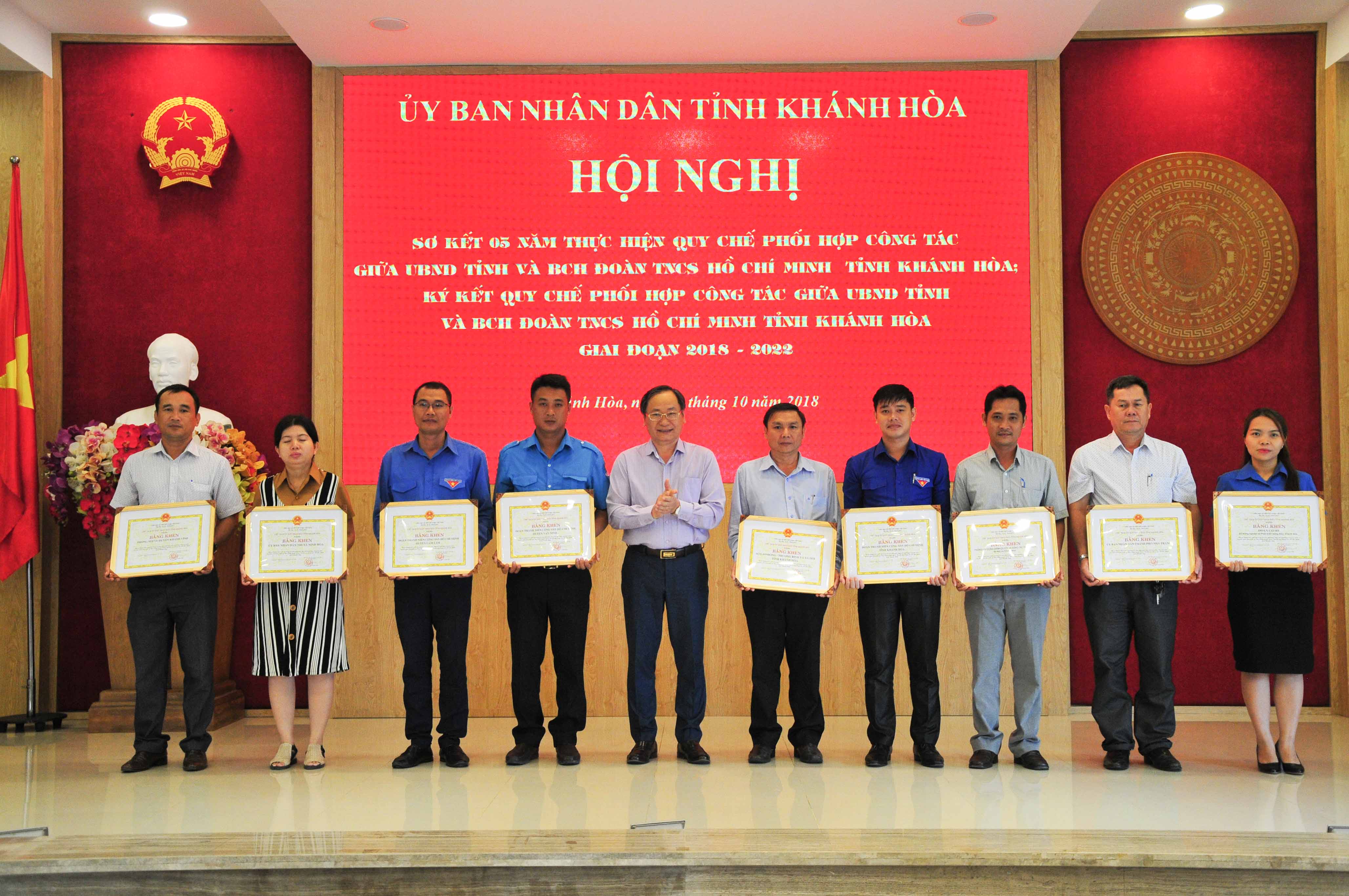 UBND tỉnh khen thưởng các tập thể có thành tích