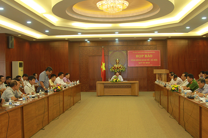 Họp báo tình hình kinh tế - xã hội quý III: Các nhà báo đề cập nhiều vấn đề nổi cộm