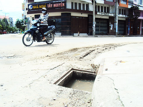 Hố trên đường