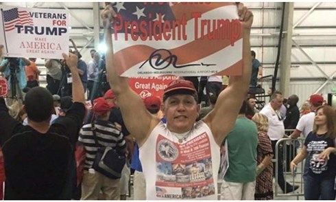 Cesar Sayoc xuất hiện tại một buổi vận động của Tổng thống Mỹ Donald Trump. Ảnh: Facebook.