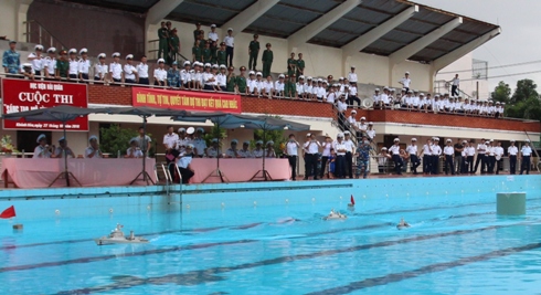 Màn đua tốc độ mô hình giữa các đội rất gay cấn.