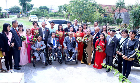 Diên Khánh tổ chức đám cưới bạc tập thể cho 10 cặp đôi khuyết tật