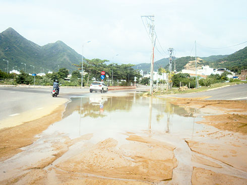 Đường luôn ngập nước