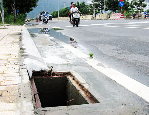 Nắp cống thoát nước tiếp tục bị mất