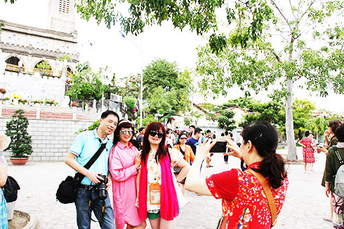 Xây dựng đội ngũ tình nguyện viên hỗ trợ du khách