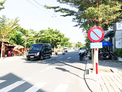 Lắp biển báo cấm đỗ xe trong Khu đô thị Phước Long