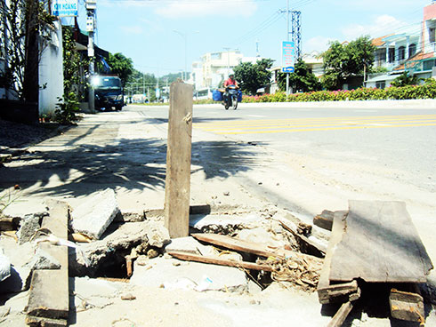 Nắp cống bị bể