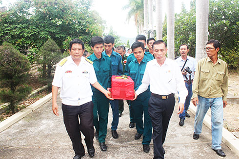 Để sớm đón các anh về