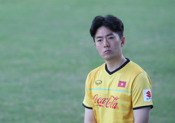 Chung Kyu-jin là trợ lý ngôn ngữ thứ hai của HLV Park Hang-seo trong tuyển Việt Nam hiện tại.