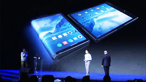 Smartphone gập đầu tiên trên thế giới ra mắt