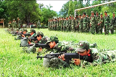 Lực lượng dự bị động viên huyện Diên Khánh tham gia huấn luyện.
