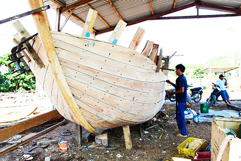 Tàu cá công suất nhỏ: Cấm vẫn đóng mới