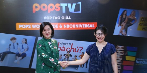 Đại diện  POPS TV và NBCUniversal tại buổi công bố thỏa thuận hợp tác