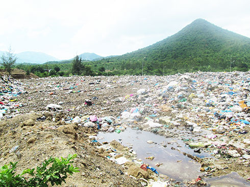 Bãi rác Hòa Sơn. 
