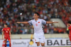 Vietnam's good start at AFF Cup with 3-0 win