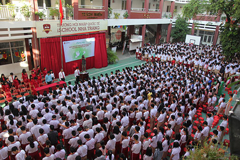 Trường iSchool Nha Trang: Tưởng niệm nạn nhân tử vong vì tai nạn giao thông