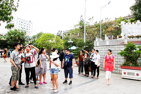 "Đường dây làm thẻ hướng dẫn viên du lịch giả": Đề nghị điều tra làm rõ