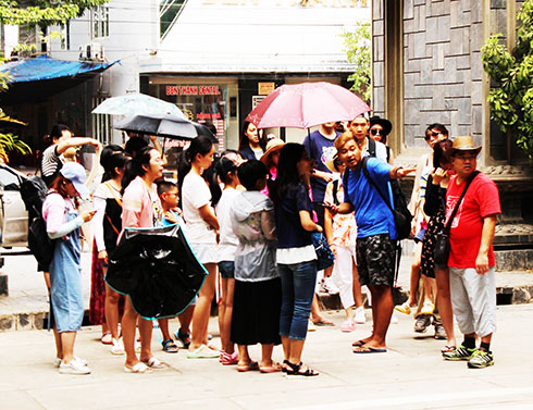 Vụ tố cáo "đường dây làm thẻ hướng dẫn viên du lịch giả": Sở Du lịch khẳng định quy trình cấp thẻ rất chặt chẽ