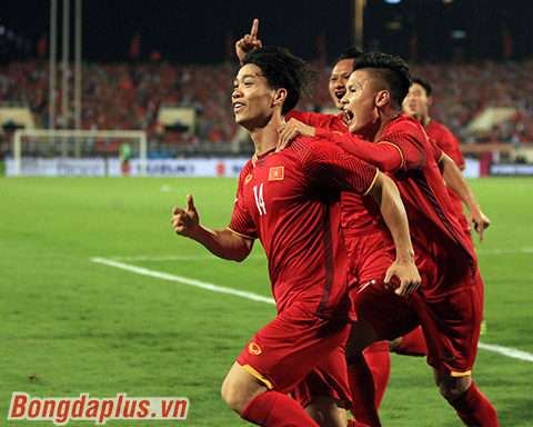 Công Phượng mở tỷ số ngay ở phút 11 cho Việt Nam trước Malaysia - Ảnh: Phan Tùng 