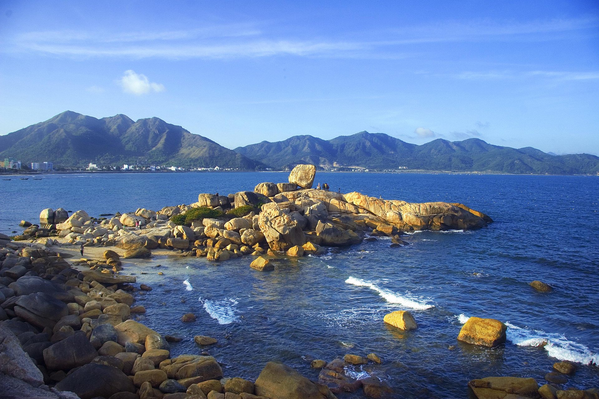 Hon Chong tourist site (Nha Trang), a national scenic spot recognized in 1998.