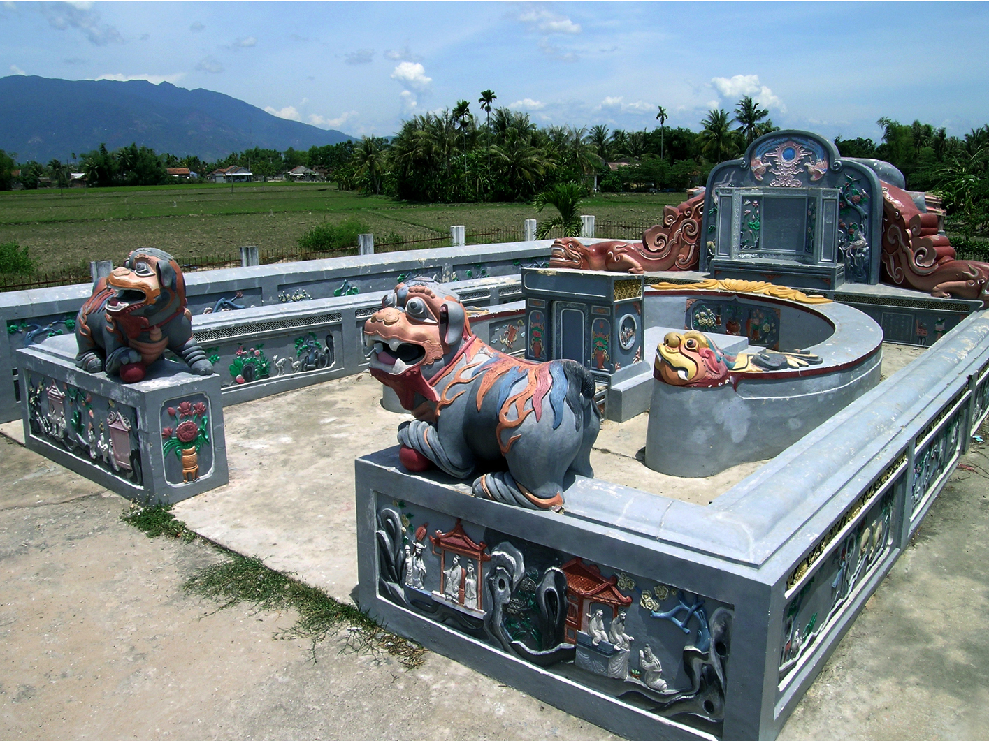 Ba Vu’s Tomb (Ninh Hoa Town) recognized as national monument of culture and history in 1999.